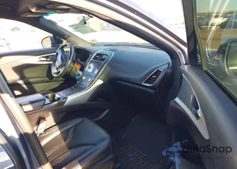 2019 Lincoln Nautilus Standard z USA, uszkodzony, nr VIN 2LMPJ8J92KBL66776